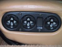 Detail - Schalteinheit am elektrischen Fahrersitz: 1. Wippschalter: vor/zur&uuml;ck und vordere Sitzfl&auml;che auf/ab - 2. Wippschalter: Lehne vor/zur&uuml;ck und hintere Sitzfl&auml;che auf/ab - 3. Wippschalter: Lordosest&uuml;tze ausfahren/einfahren und auf/ab